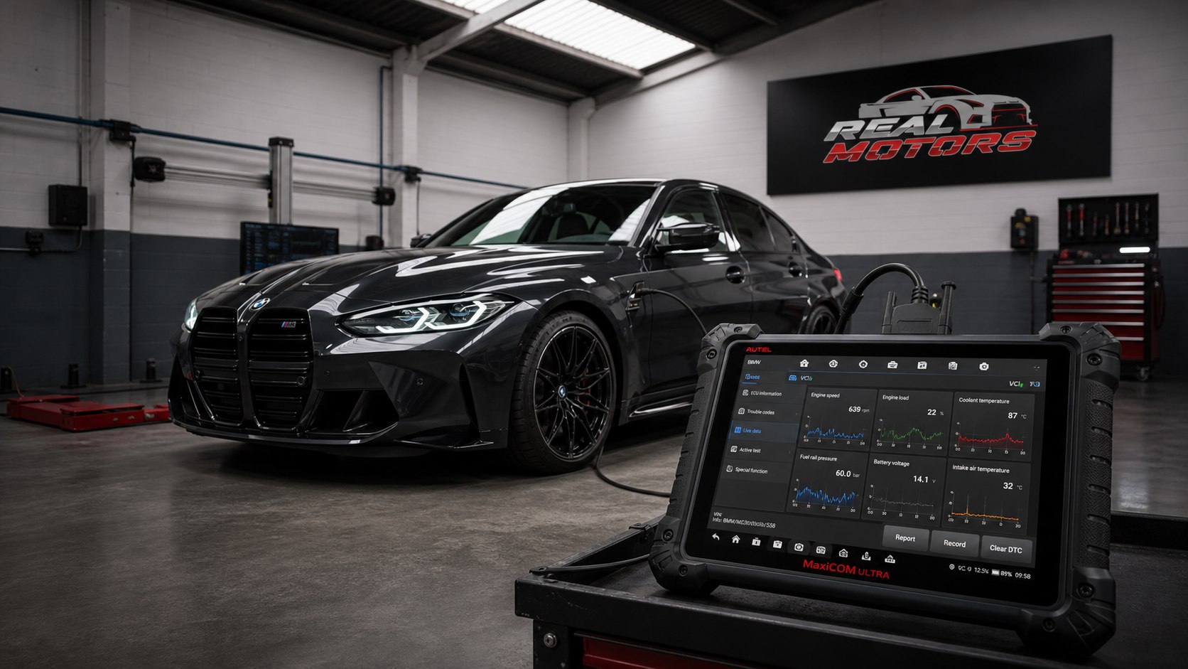 BMW M3 en diagnosis avanzada con tablet profesional en Real Motors